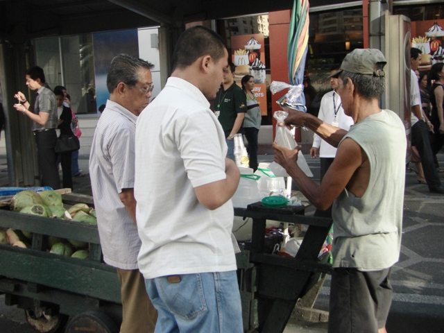 Squidballs selling for P3/ball. Mahal, pero festive ang atmosphere e