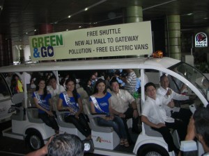 QC Vice Mayor Herbert Bautista leads the inaugural ride on the e-shuttle