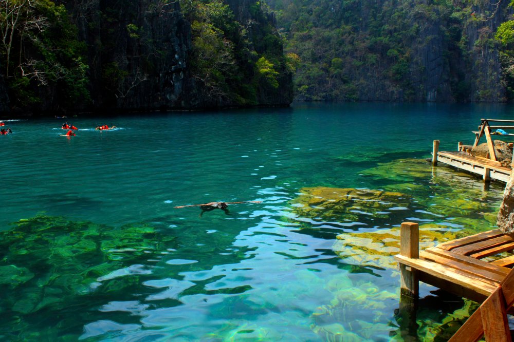 the clean Kayangan Lake