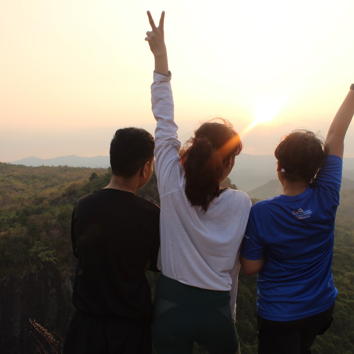 Beginner-friendly dayhiking in the Philippines: Mt. Manalmon, Mt. Gola and Mt. Matinik
